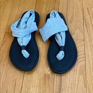 Sanuk Yoga 2 Stylish Black and Gray Sandals
